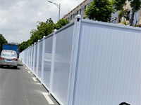 建筑工地用PVC圍擋有哪些優勢和特點？